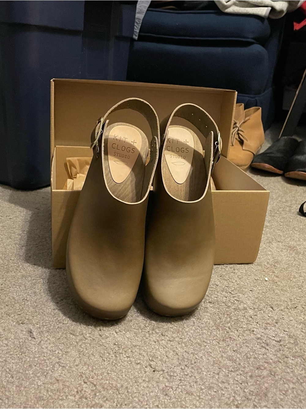 Kit + clog studio olive Chef’s clog sz 39